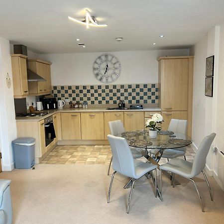City Centre Apartment. Ρέξαμ Εξωτερικό φωτογραφία