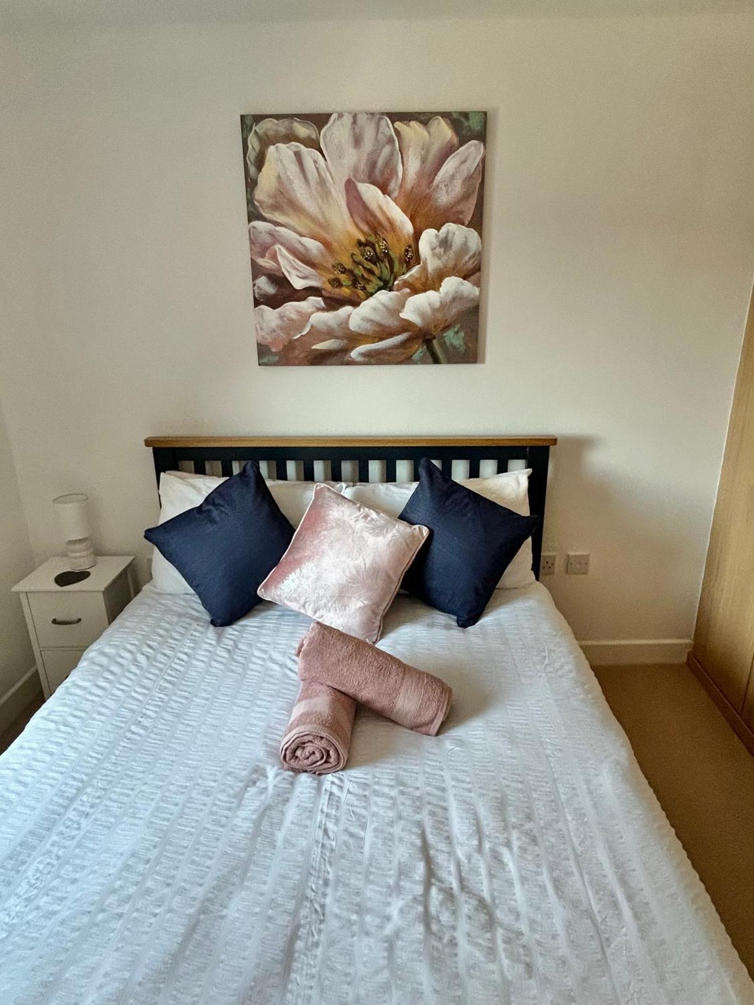 City Centre Apartment. Ρέξαμ Εξωτερικό φωτογραφία
