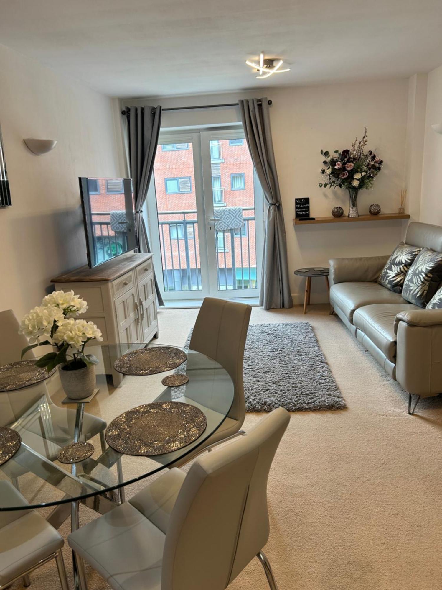 City Centre Apartment. Ρέξαμ Εξωτερικό φωτογραφία