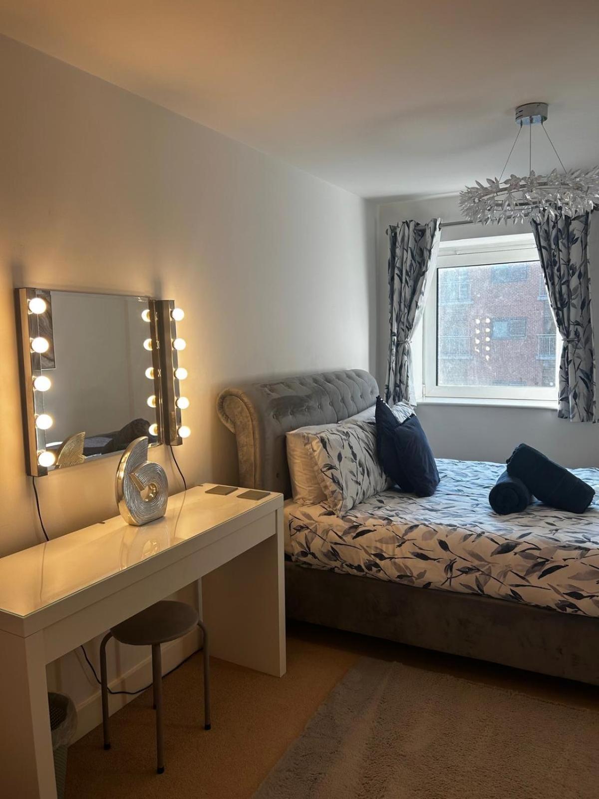 City Centre Apartment. Ρέξαμ Εξωτερικό φωτογραφία