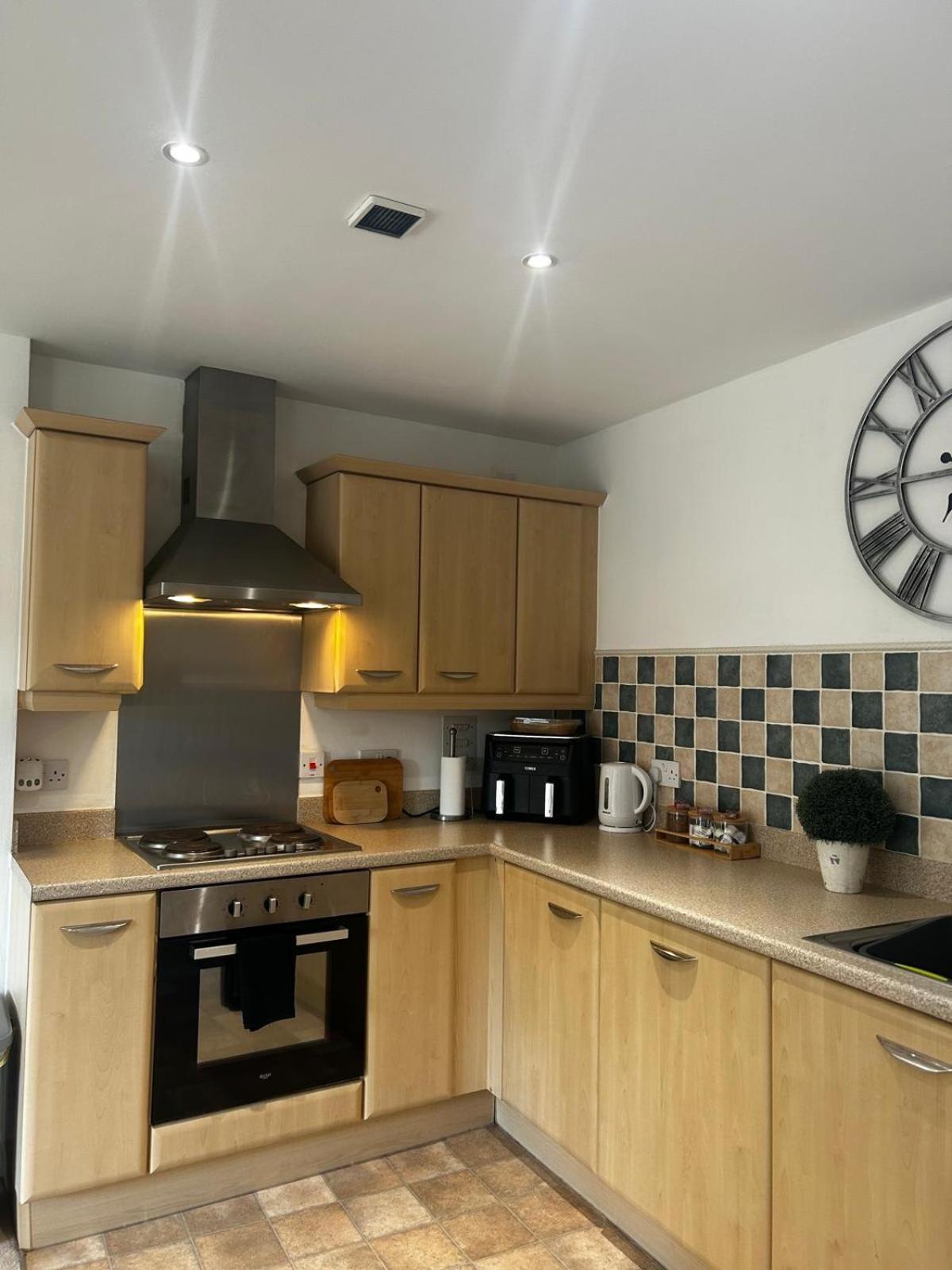 City Centre Apartment. Ρέξαμ Εξωτερικό φωτογραφία